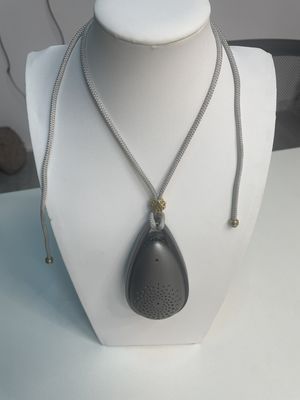 جهاز تنقية الهواء المحمول القابل للارتداء لتجربة هواء نقي أثناء التنقل مع كابل شحن USB